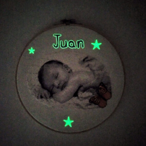 Bordado bautizo de bebe con detalle de color e hilo luminiscente